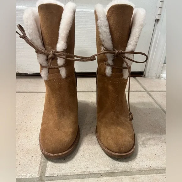⭐️ UGG Heeled Fur Lined Boots - Picture 2 of 5